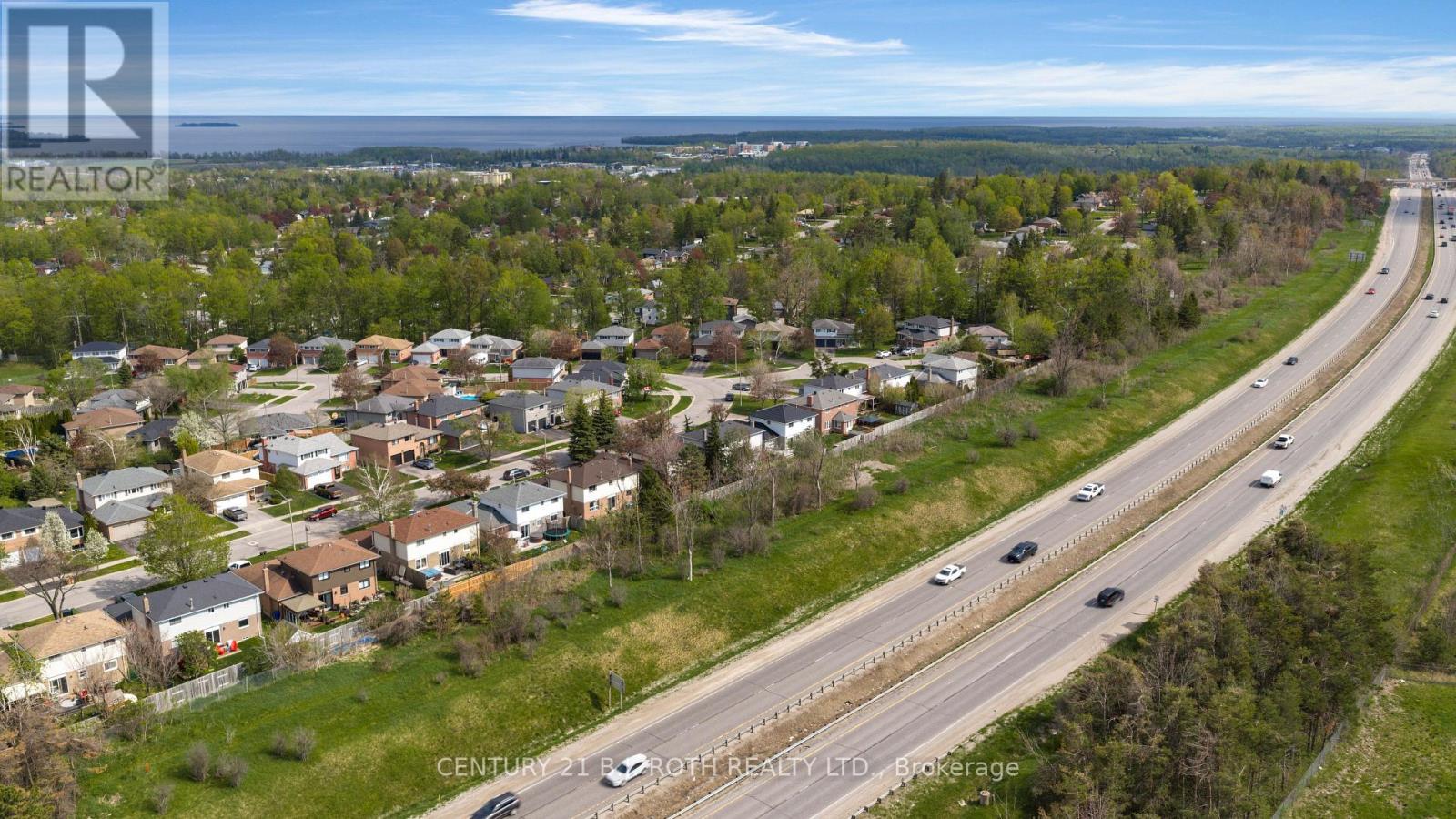 37 LAURENTIAN LANE - 47