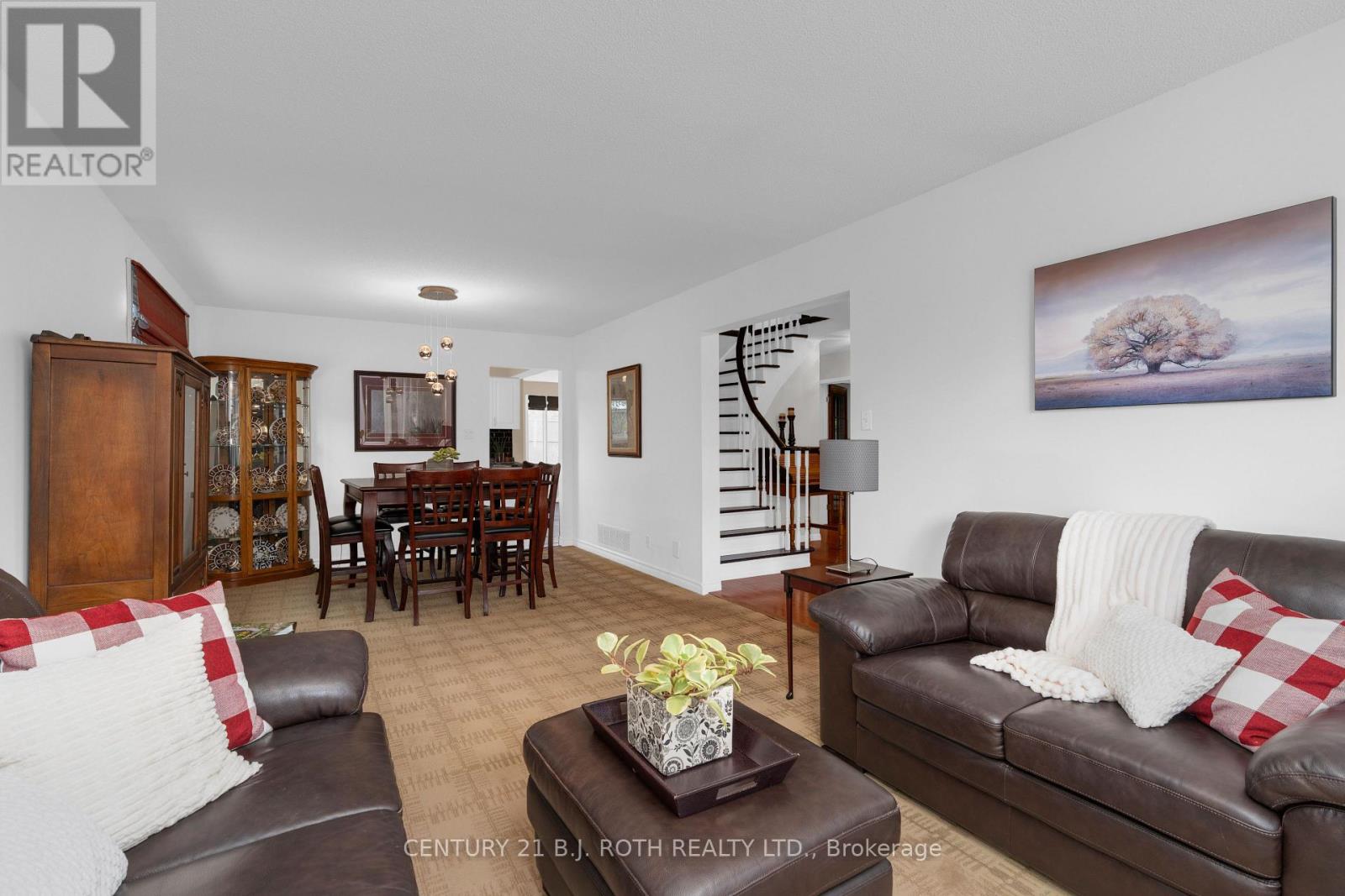 37 LAURENTIAN LANE - 9