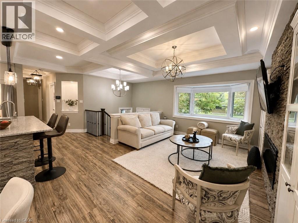 107 ROSSLINN Road - 11