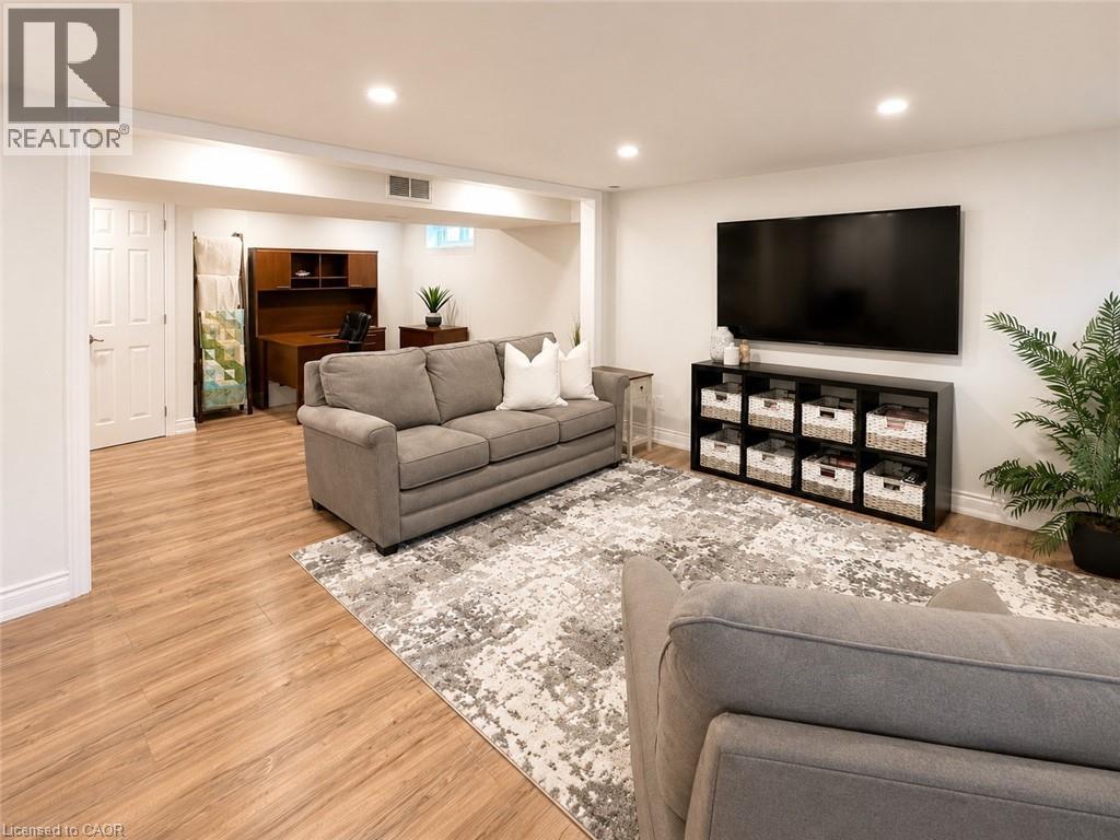 107 ROSSLINN Road - 30