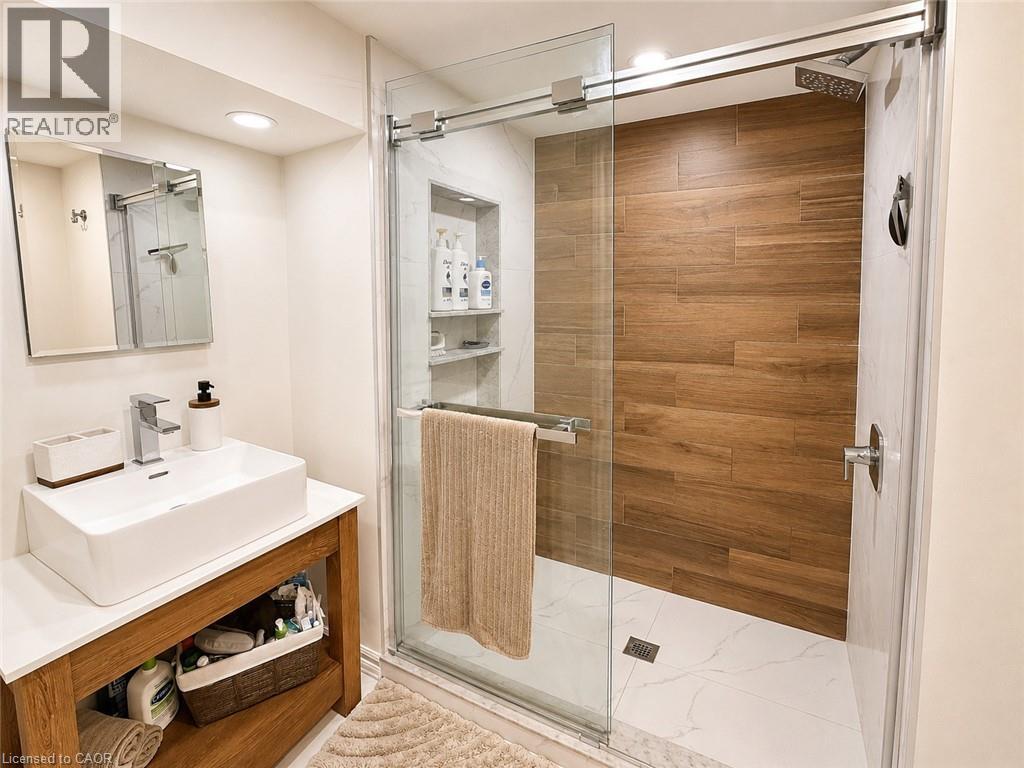 107 ROSSLINN Road - 35