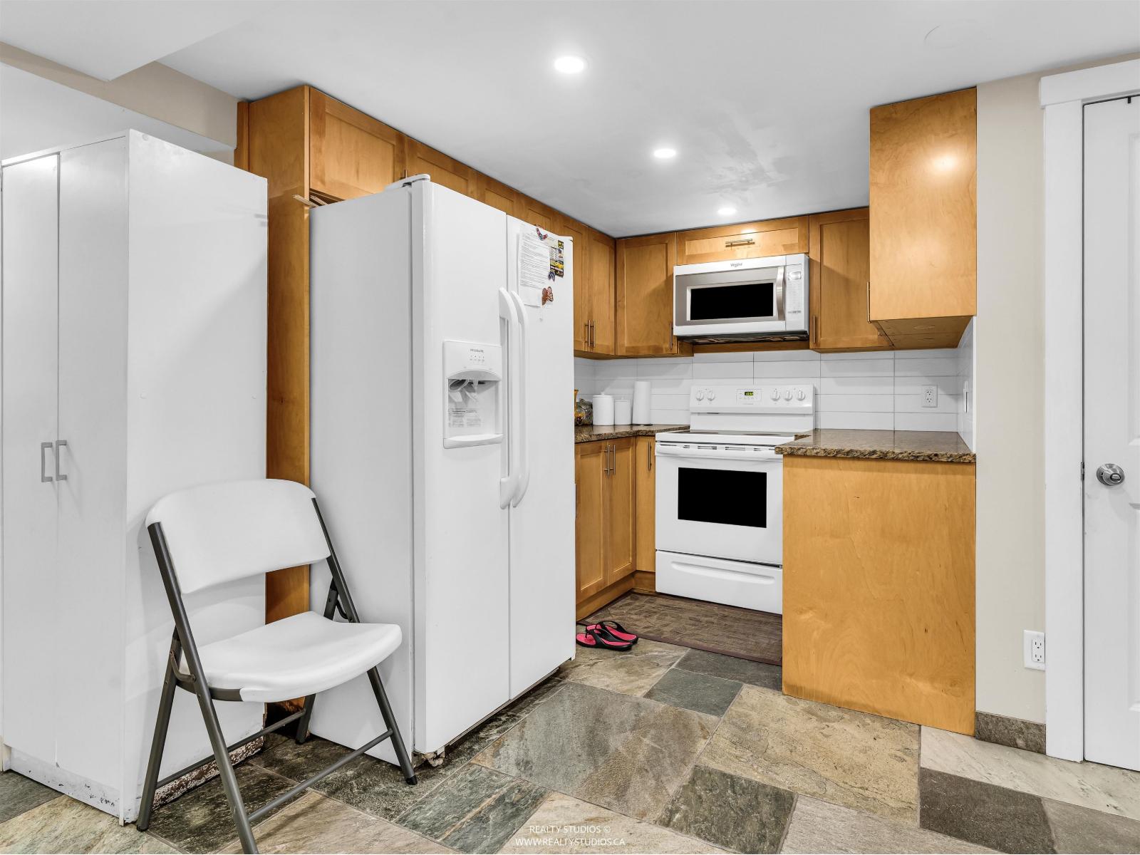 House in Surrey - Image 37