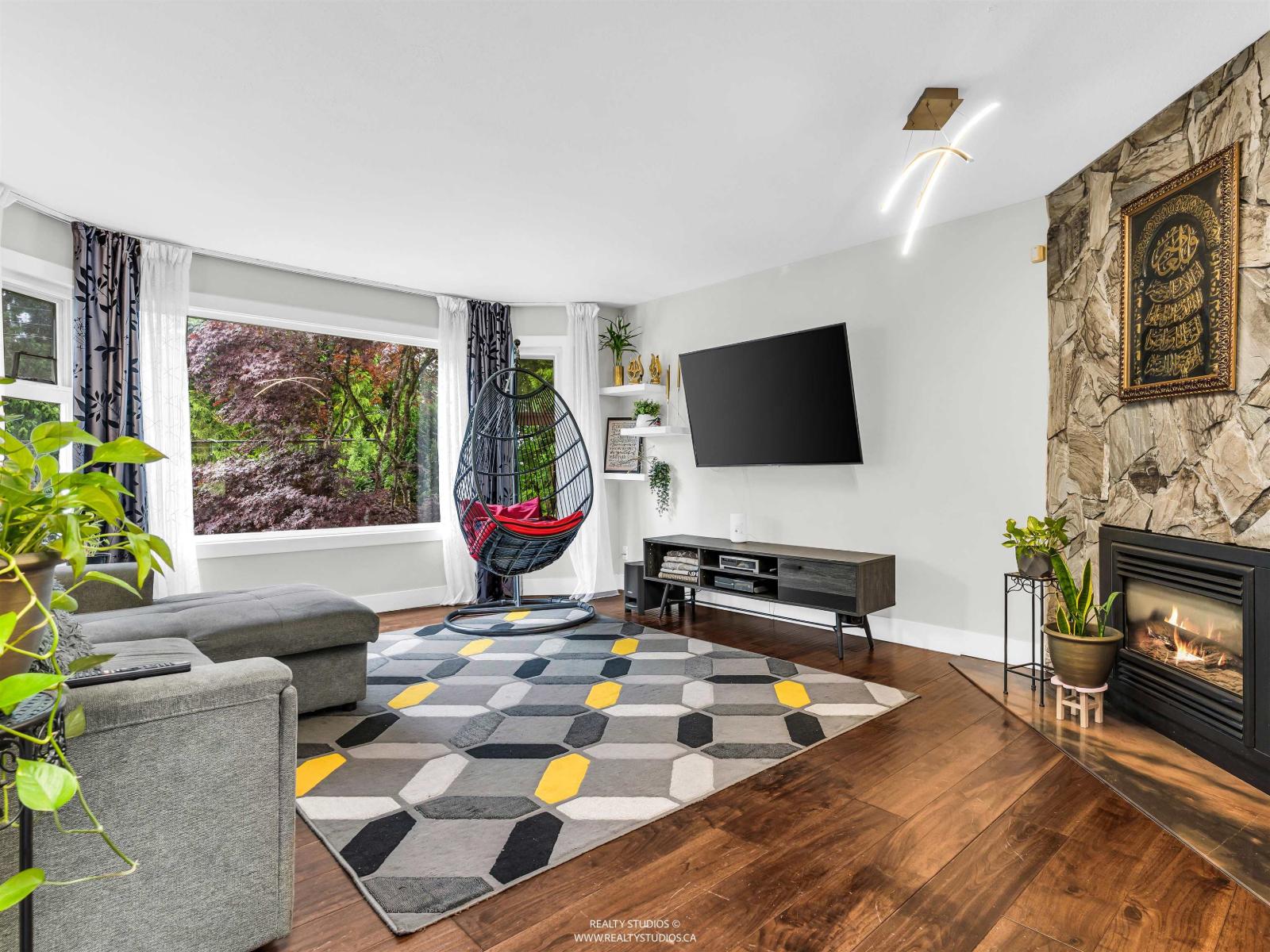 House in Surrey - Image 30