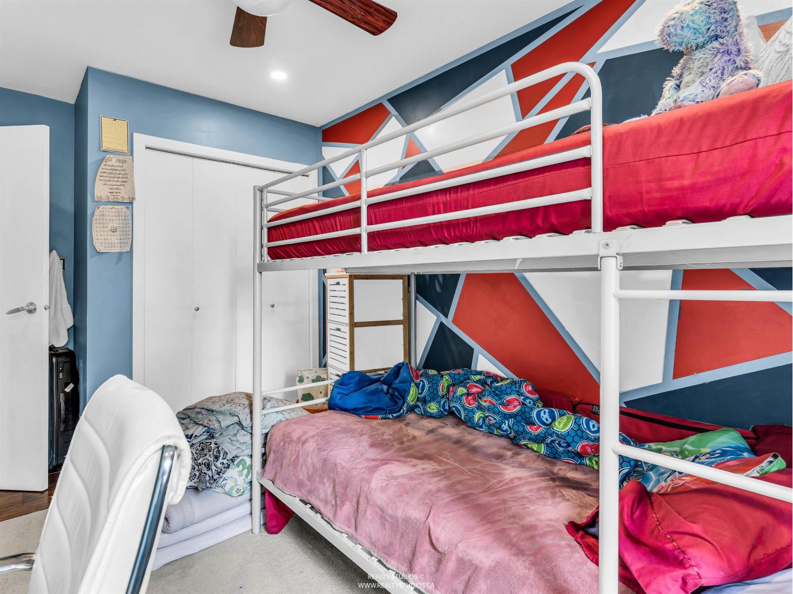 House in Surrey - Image 32