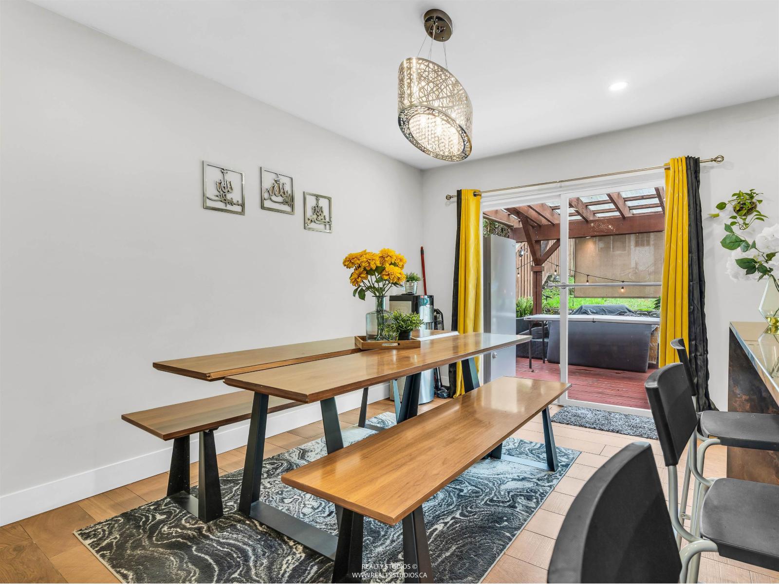 House in Surrey - Image 2