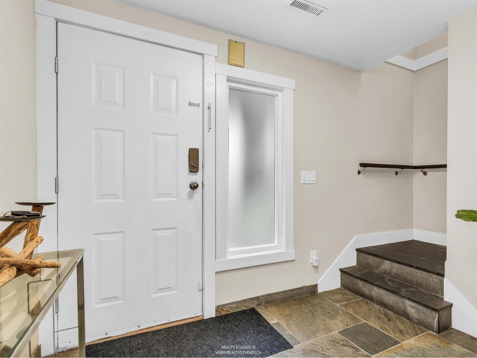 House in Surrey - Image 27