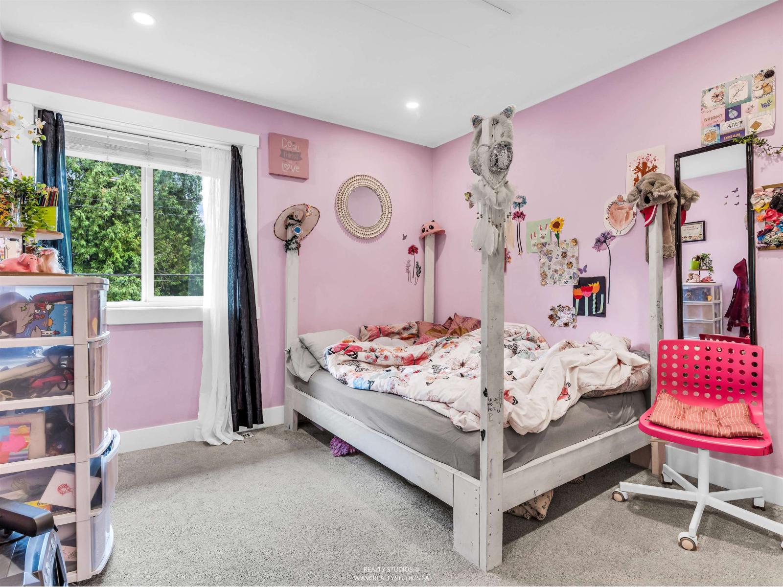 House in Surrey - Image 36