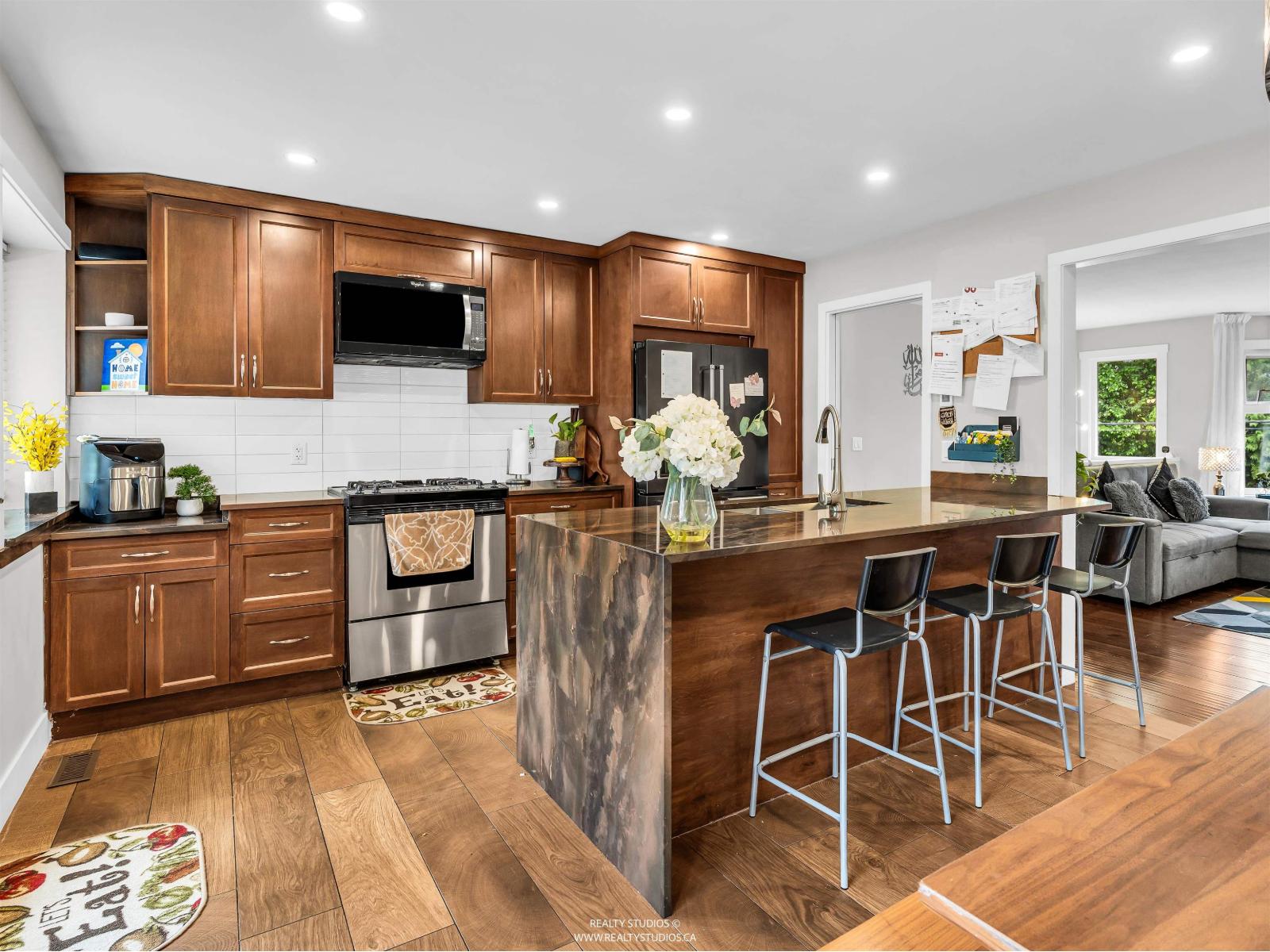 House in Surrey - Image 3