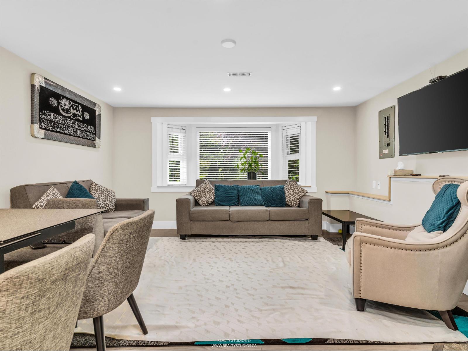House in Surrey - Image 12