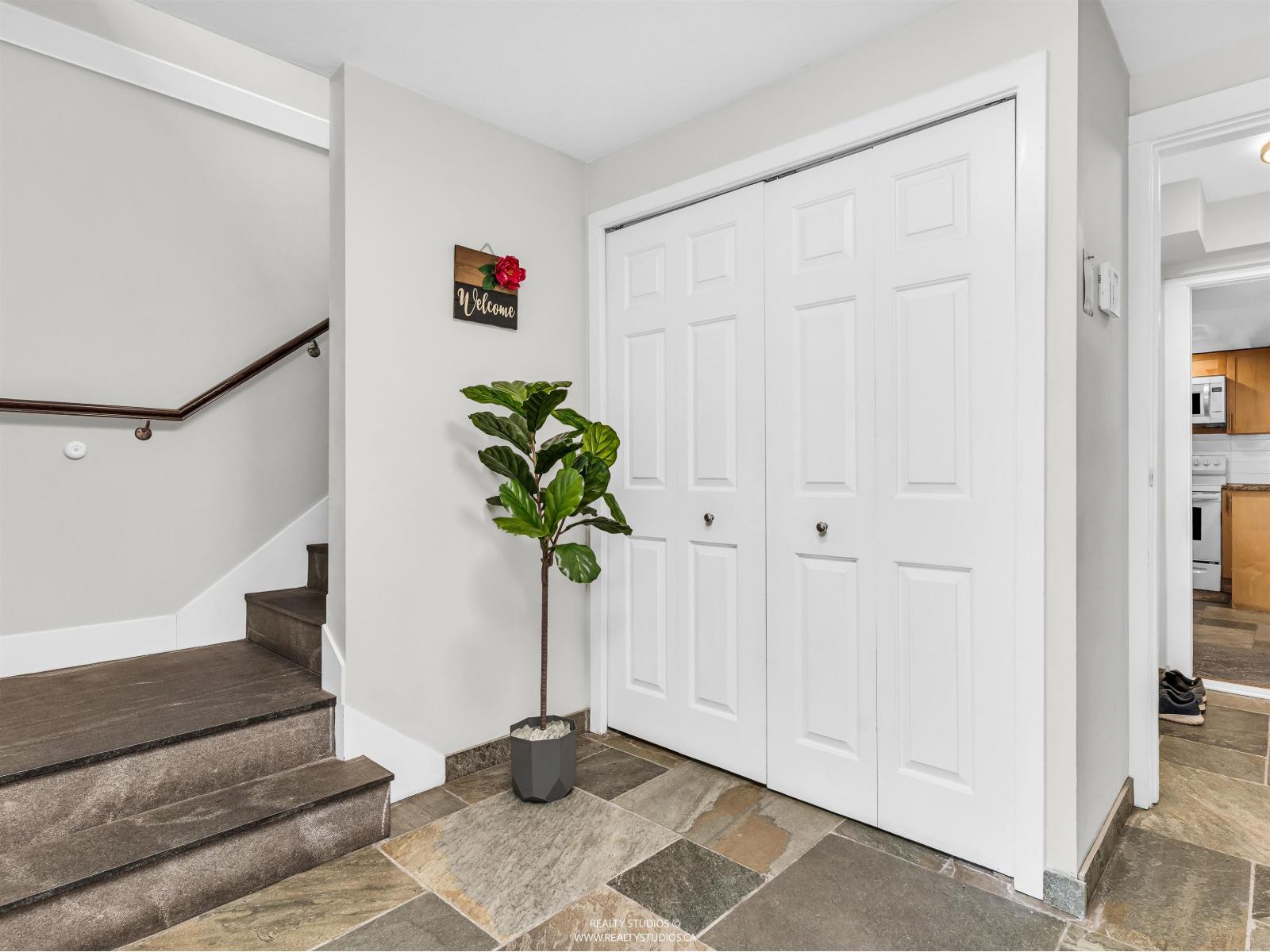House in Surrey - Image 17