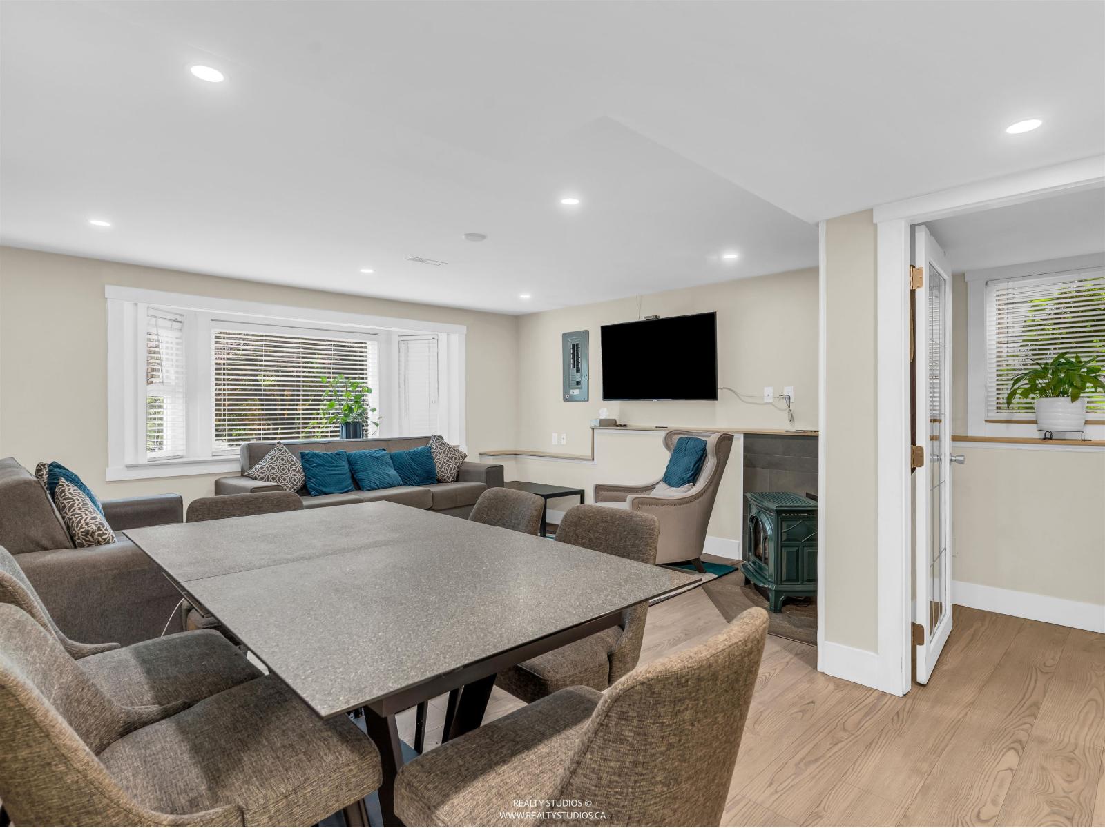 House in Surrey - Image 7
