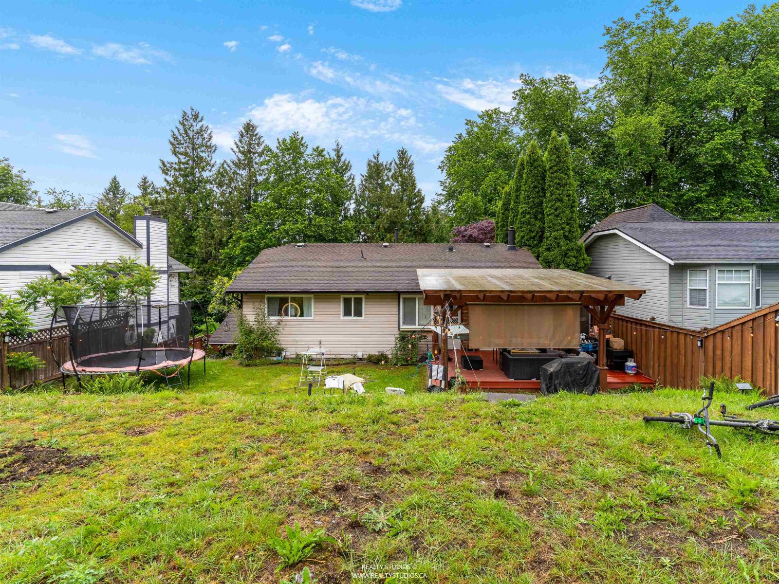 House in Surrey - Image 26