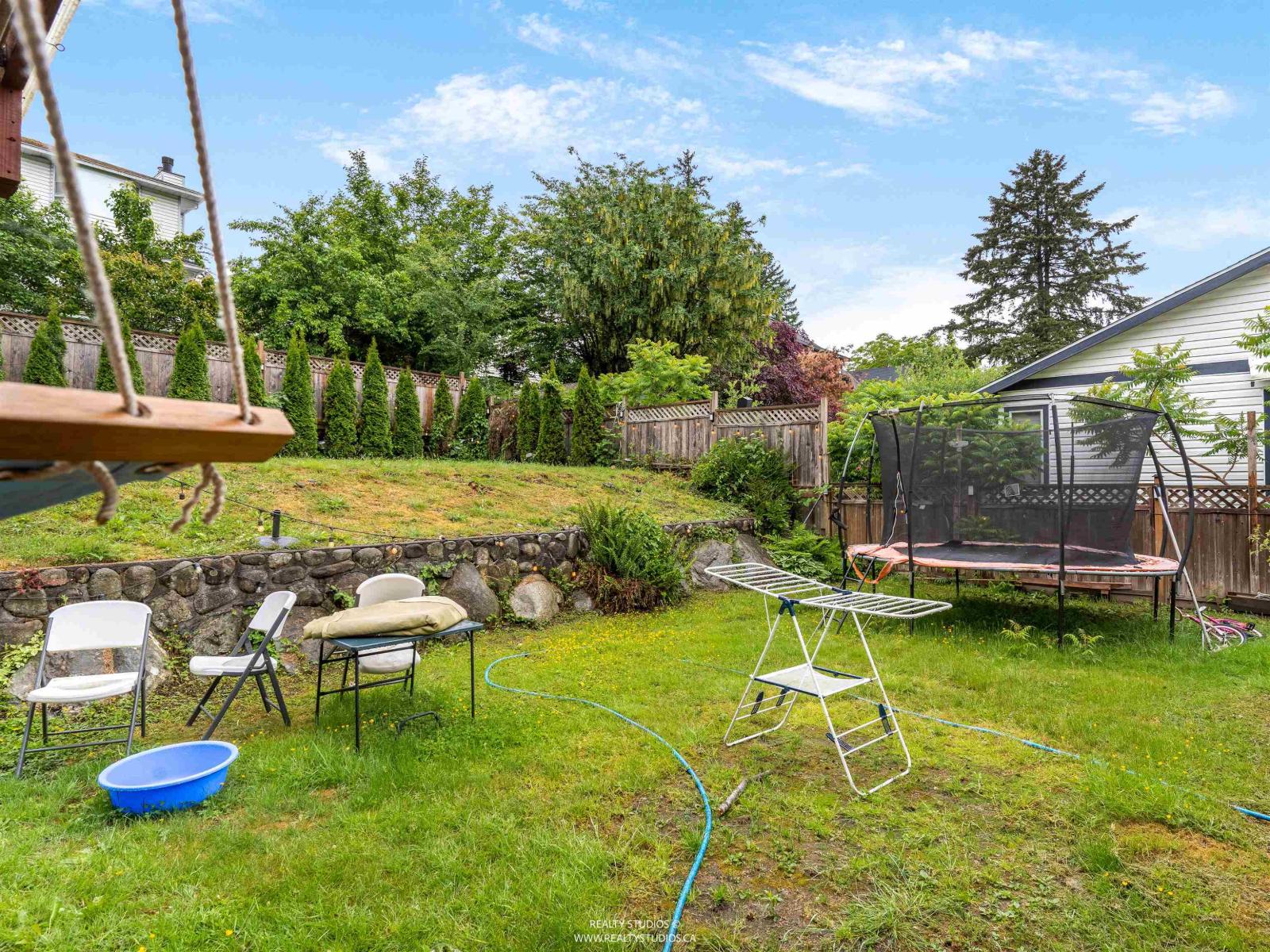 House in Surrey - Image 10