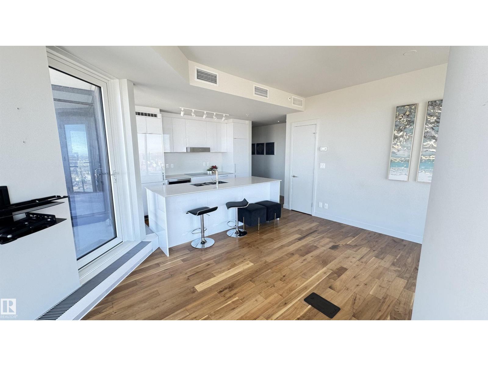 #3701 10360 102 ST NW - 6