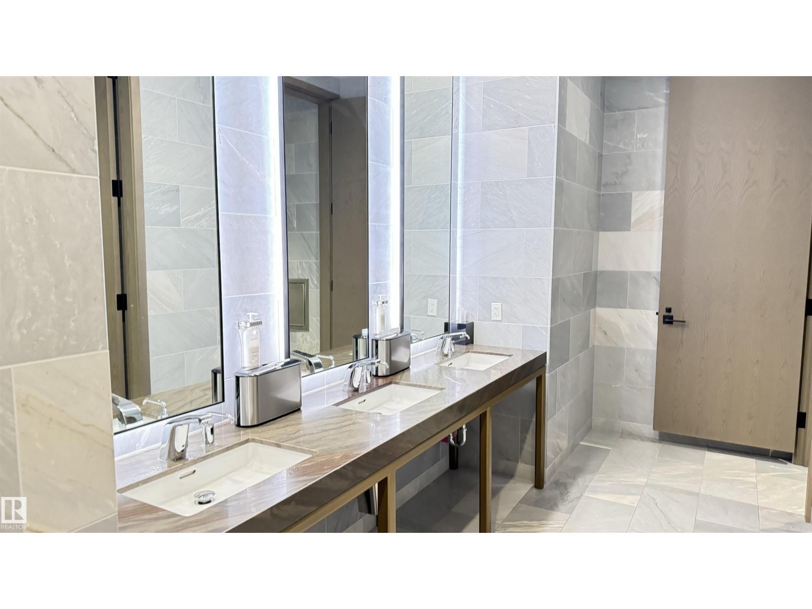 #3701 10360 102 ST NW - 41