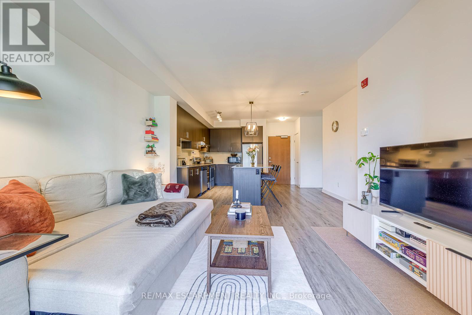 303 - 320 PLAINS ROAD E