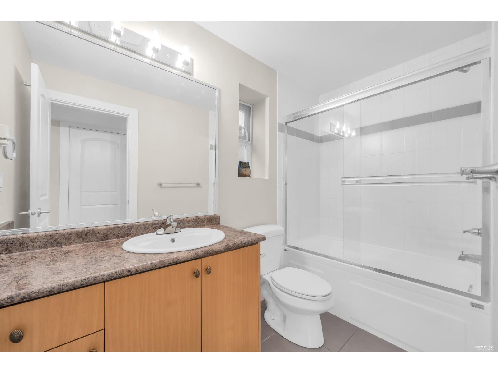 House in Langley - Image 15