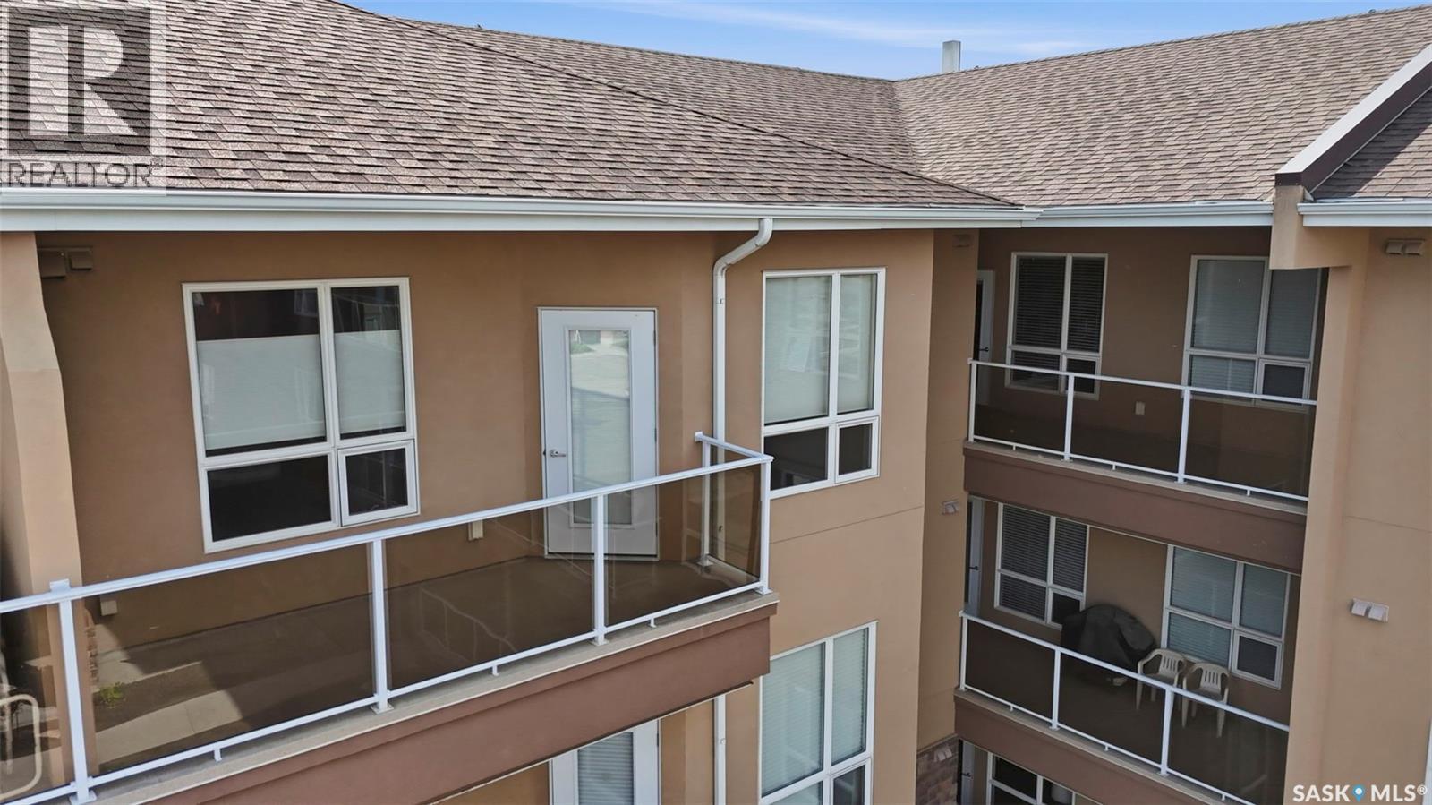 #303 1025 Moss AVENUE - Image 2