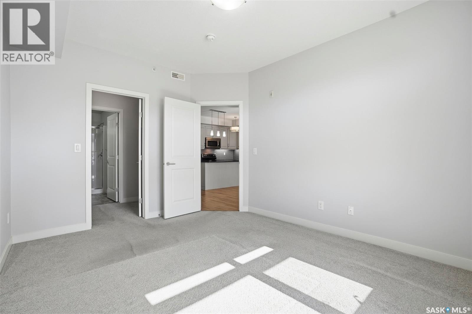 #303 1025 Moss AVENUE - 32