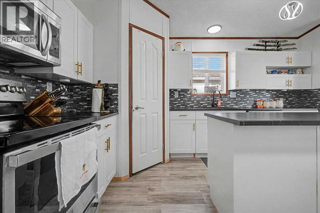9530 112 Avenue - 10