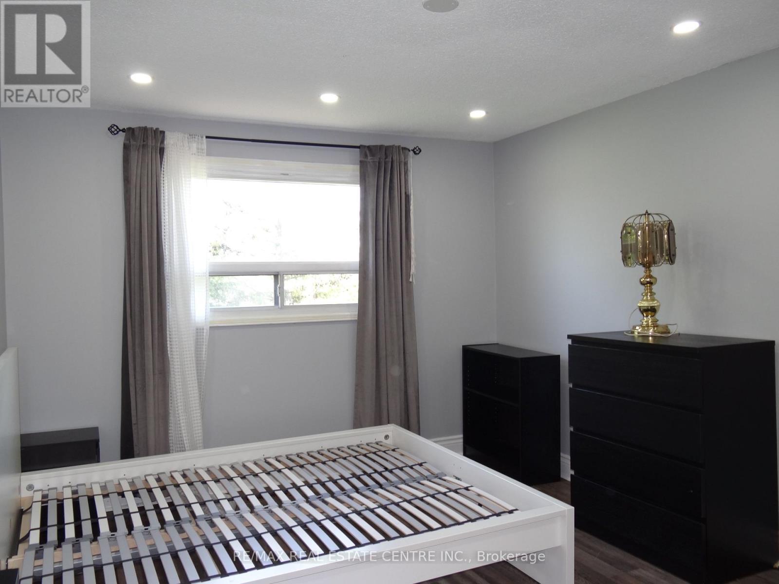28 RAWLING CRESCENT - 14