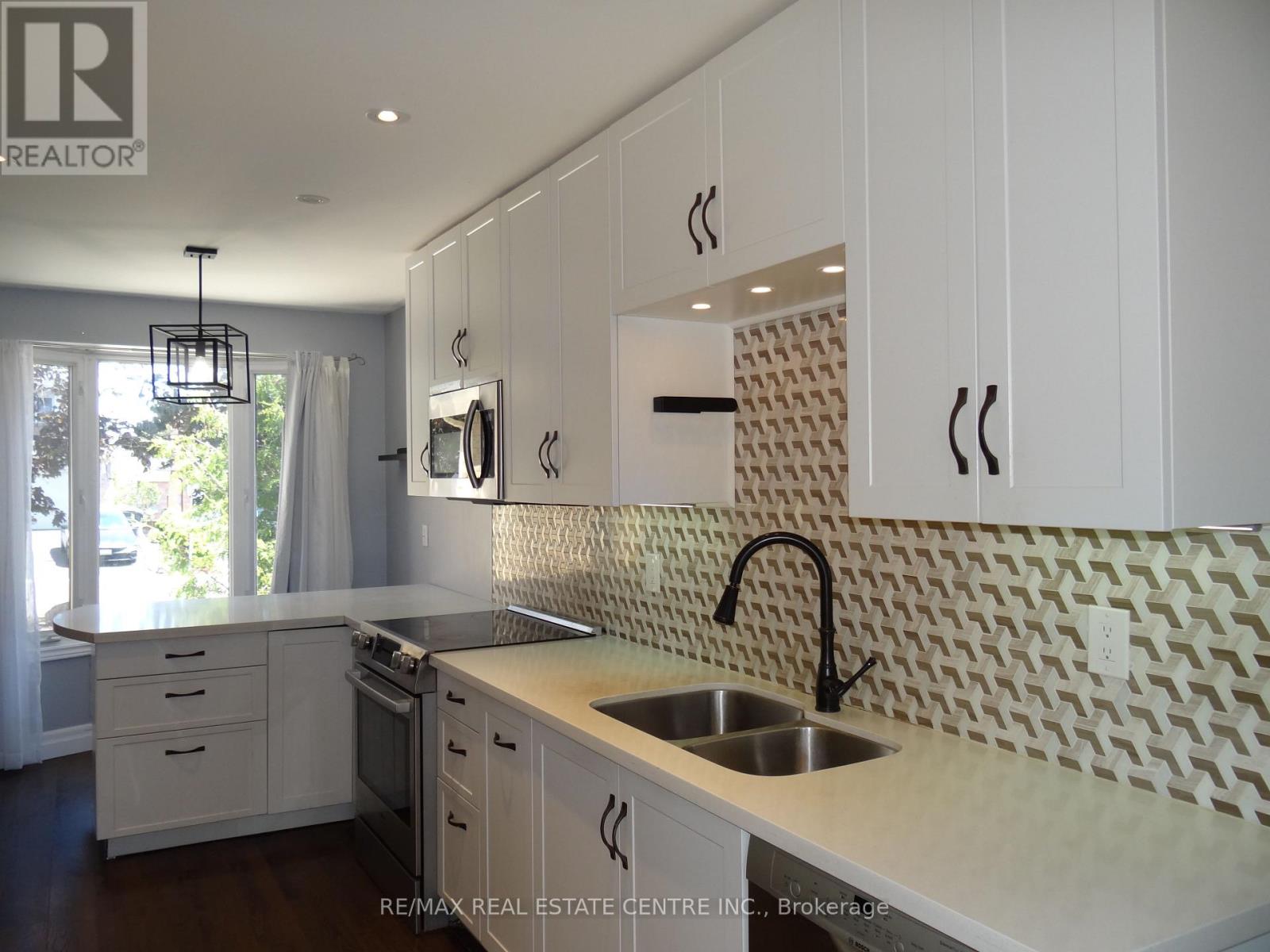 28 RAWLING CRESCENT - 8