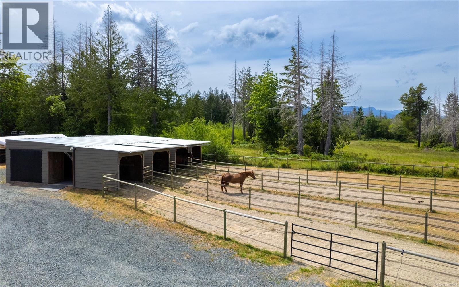 416 Grovehill Rd, Qualicum Beach