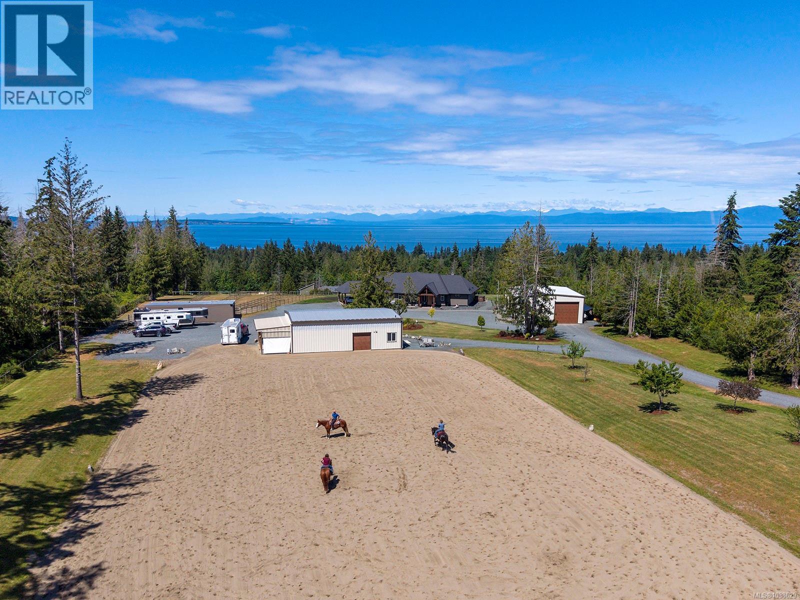 416 Grovehill Rd, Qualicum Beach