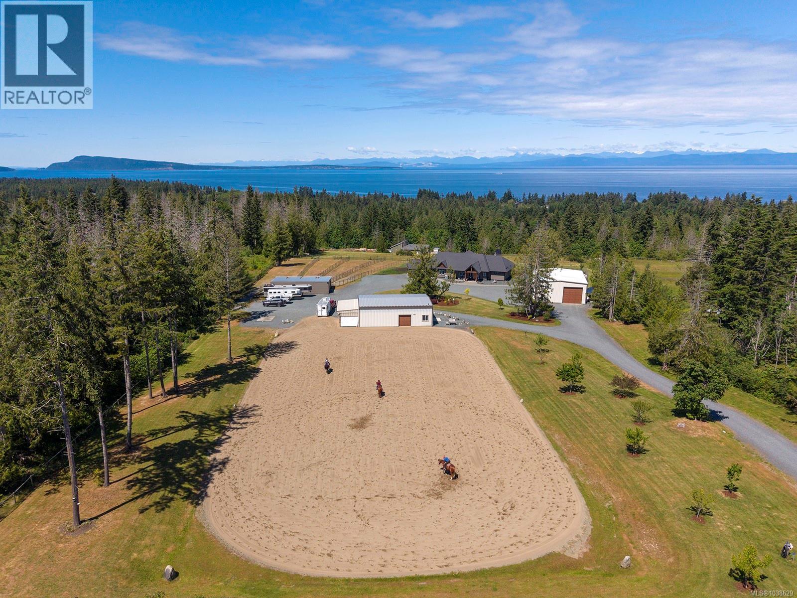 416 Grovehill Rd, Qualicum Beach