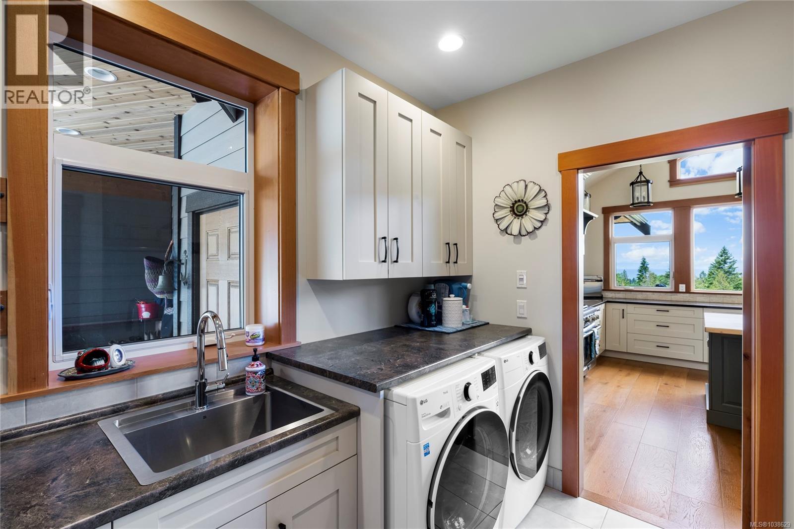 416 Grovehill Rd, Qualicum Beach