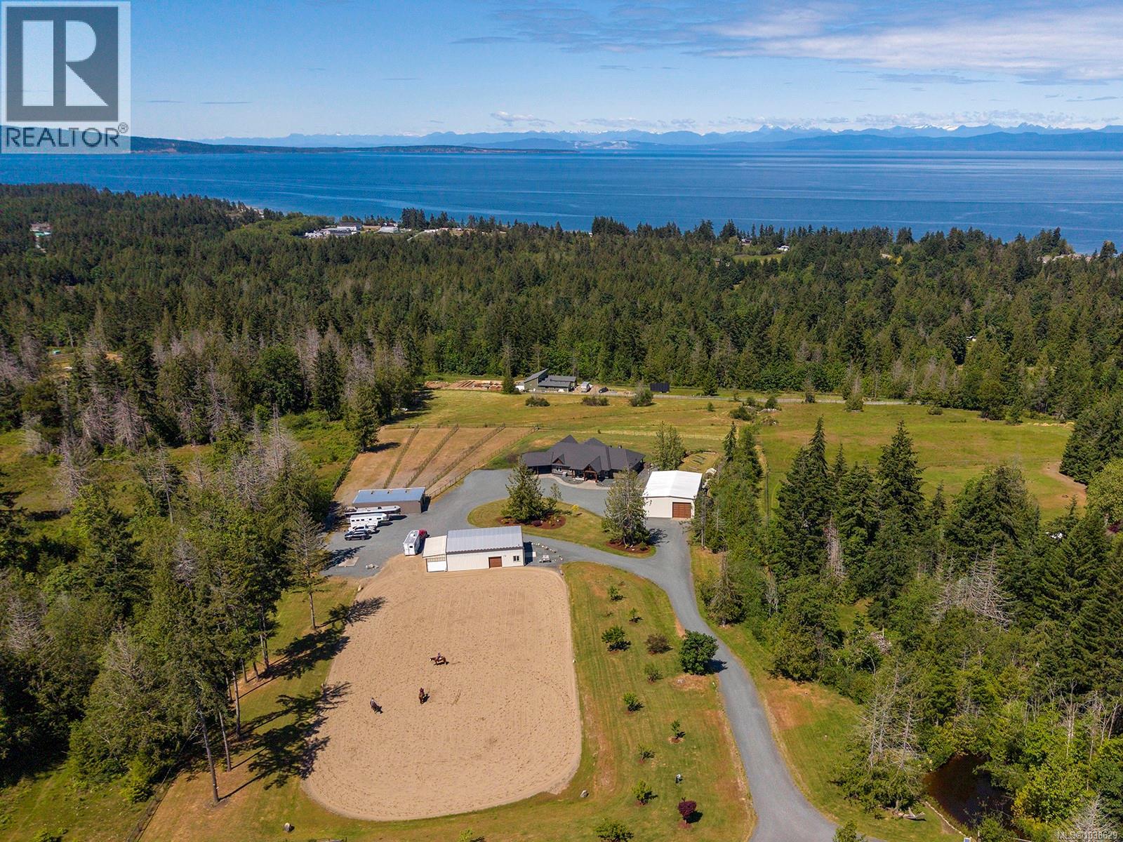 416 Grovehill Rd, Qualicum Beach