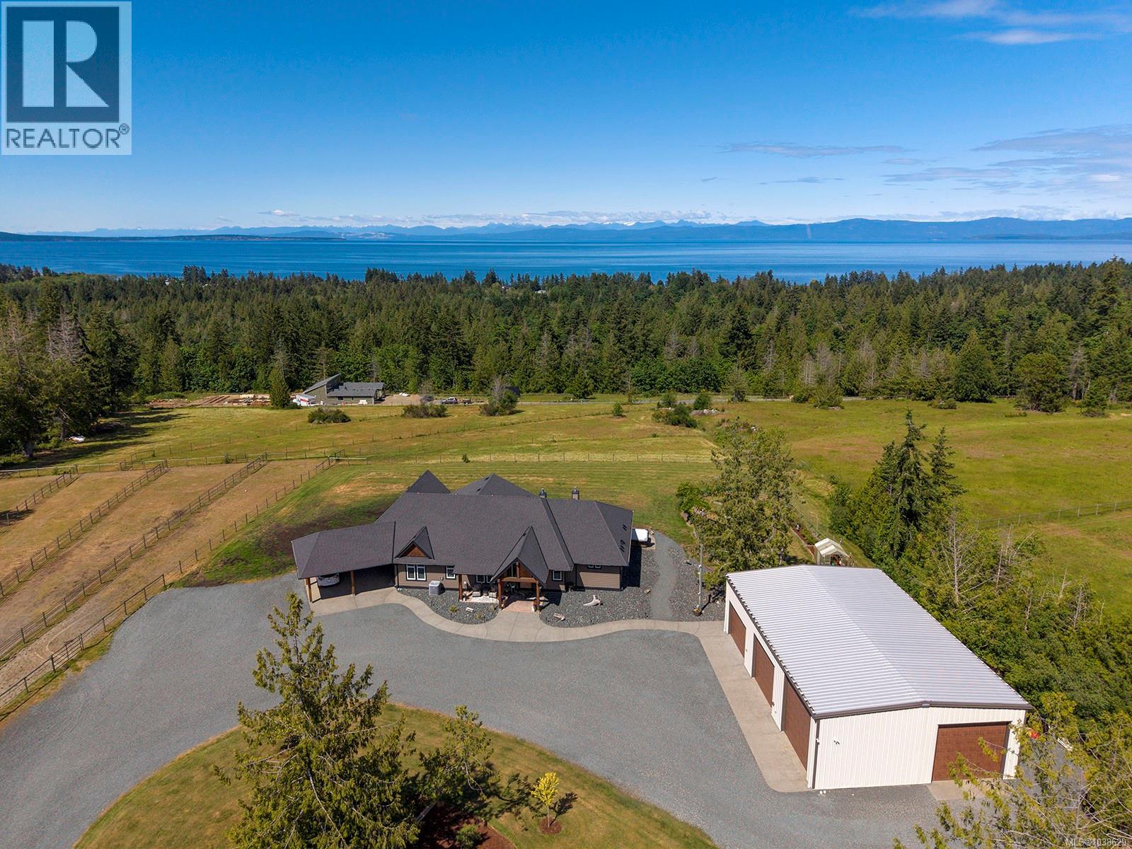 416 Grovehill Rd, Qualicum Beach