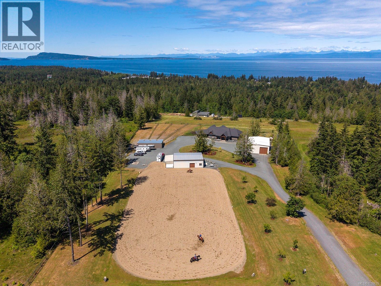416 Grovehill Rd, Qualicum Beach