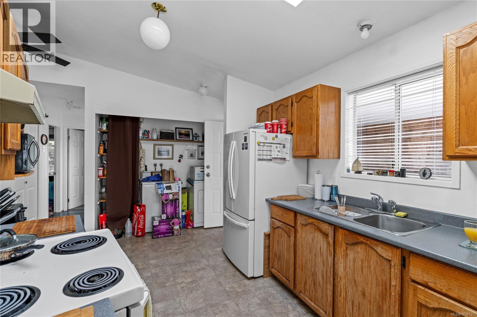 2454 5th St E, Courtenay