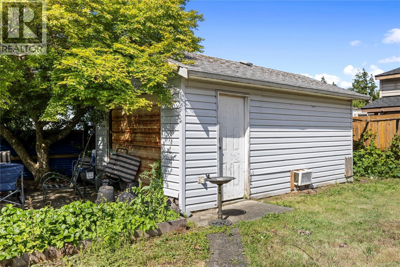2454 5th St E, Courtenay