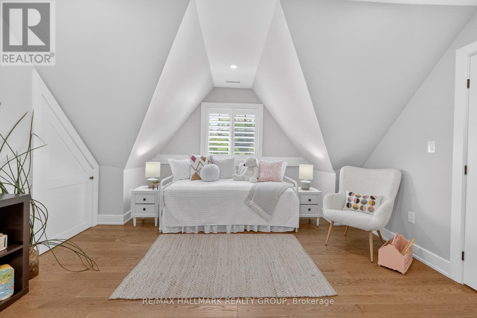 22 CEDAR ROAD - 32