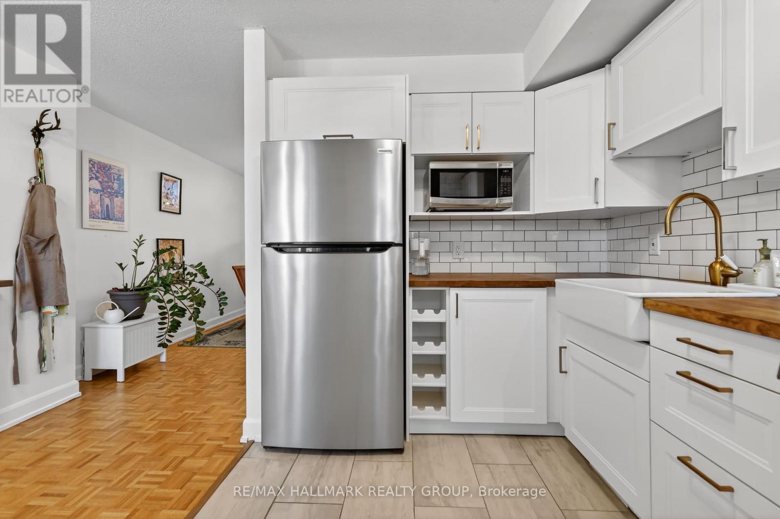 #12 251 BRUYERE STREET - 11