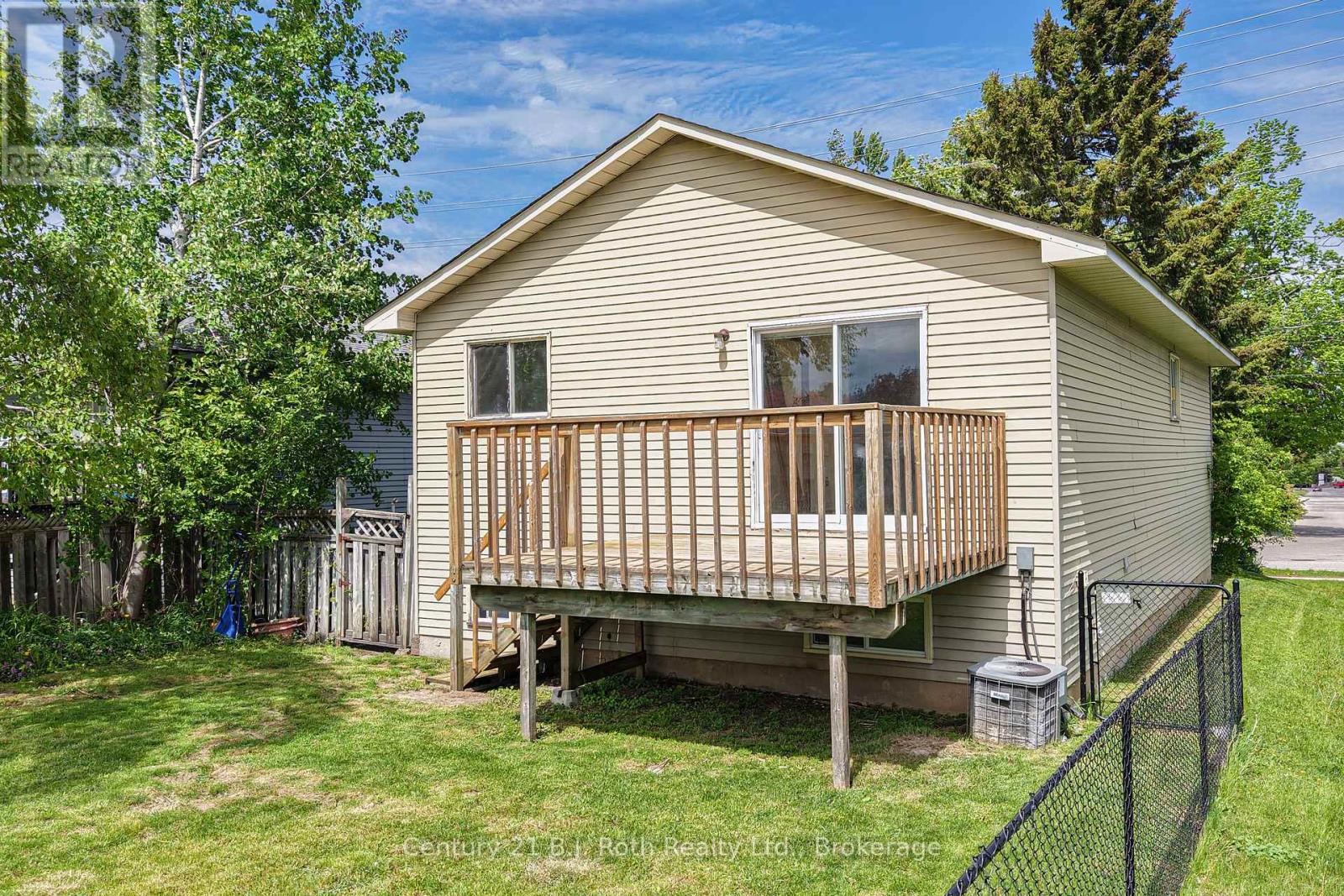 211 WESTMOUNT DRIVE S - 6