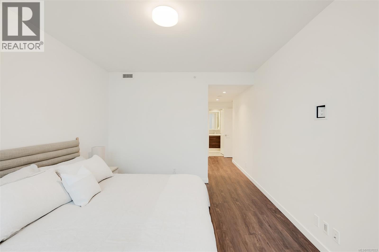 #204 363 Tyee Rd - Image 3
