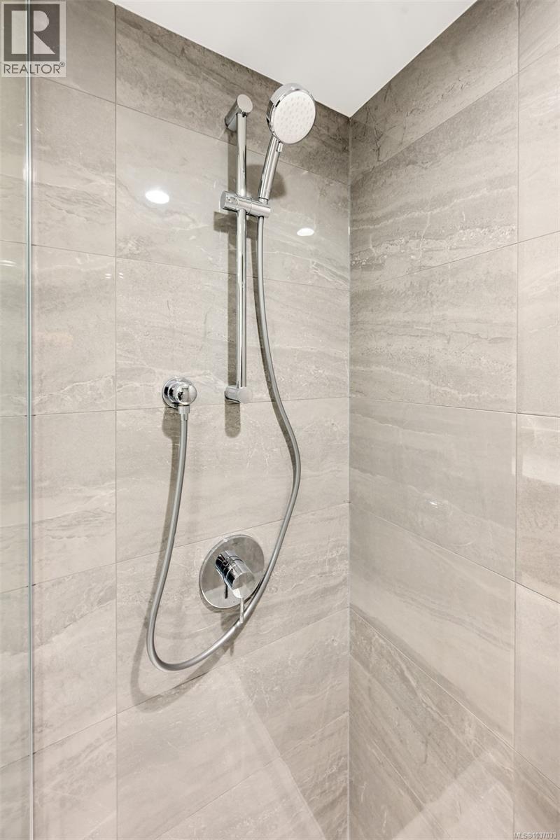 #204 363 Tyee Rd - 11