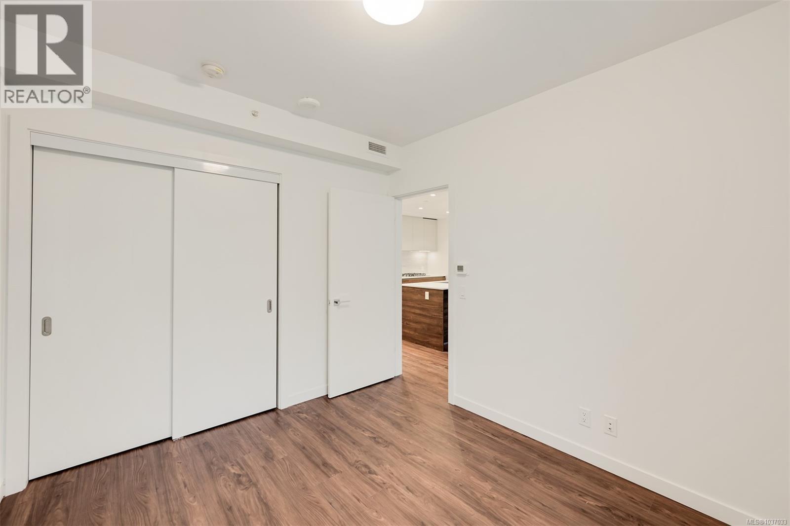 #204 363 Tyee Rd - 35