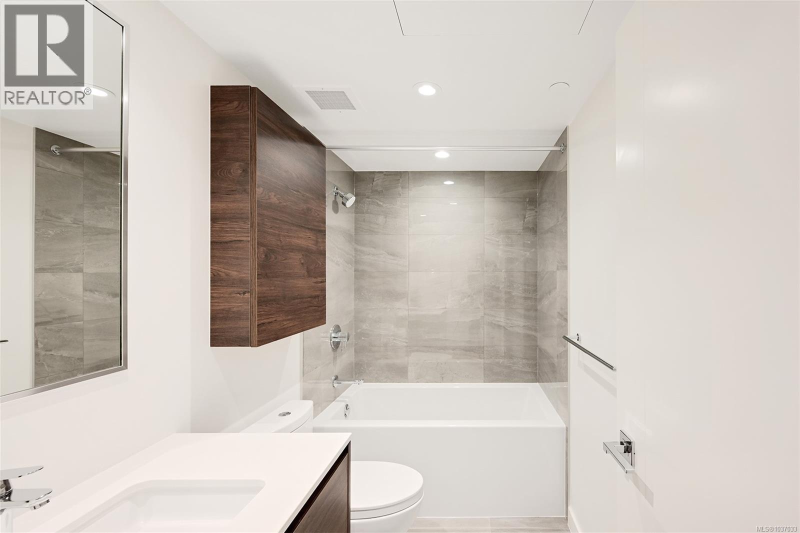 #204 363 Tyee Rd - 17