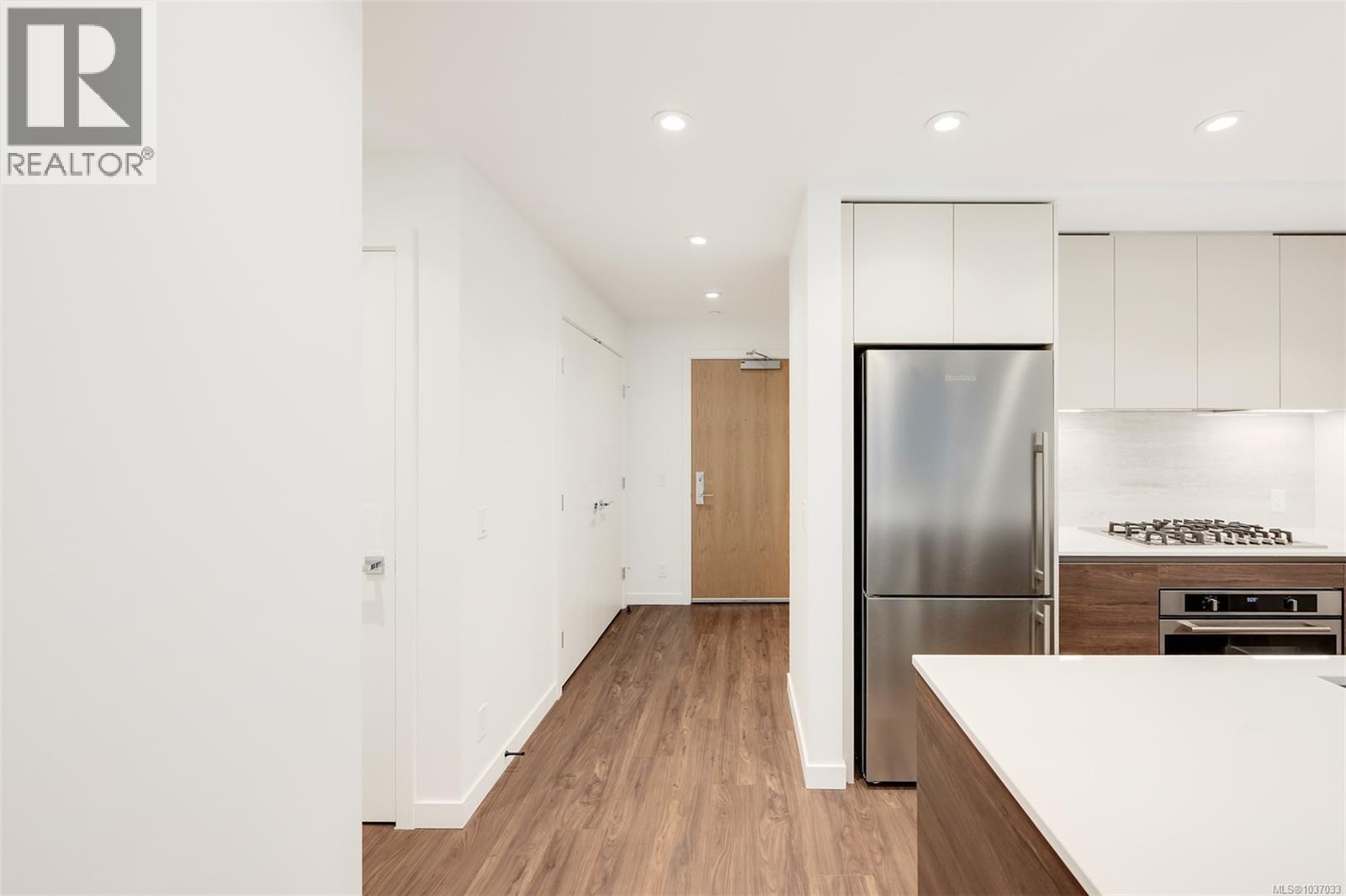 #204 363 Tyee Rd - 25