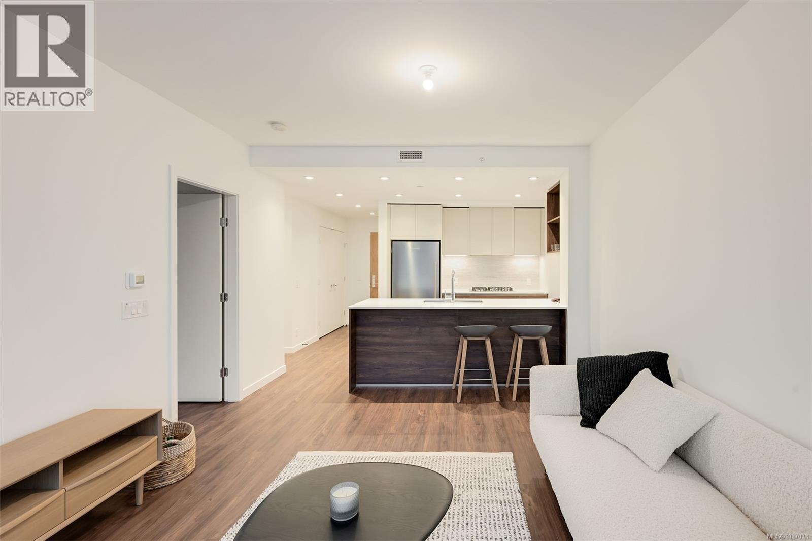 #204 363 Tyee Rd - 28
