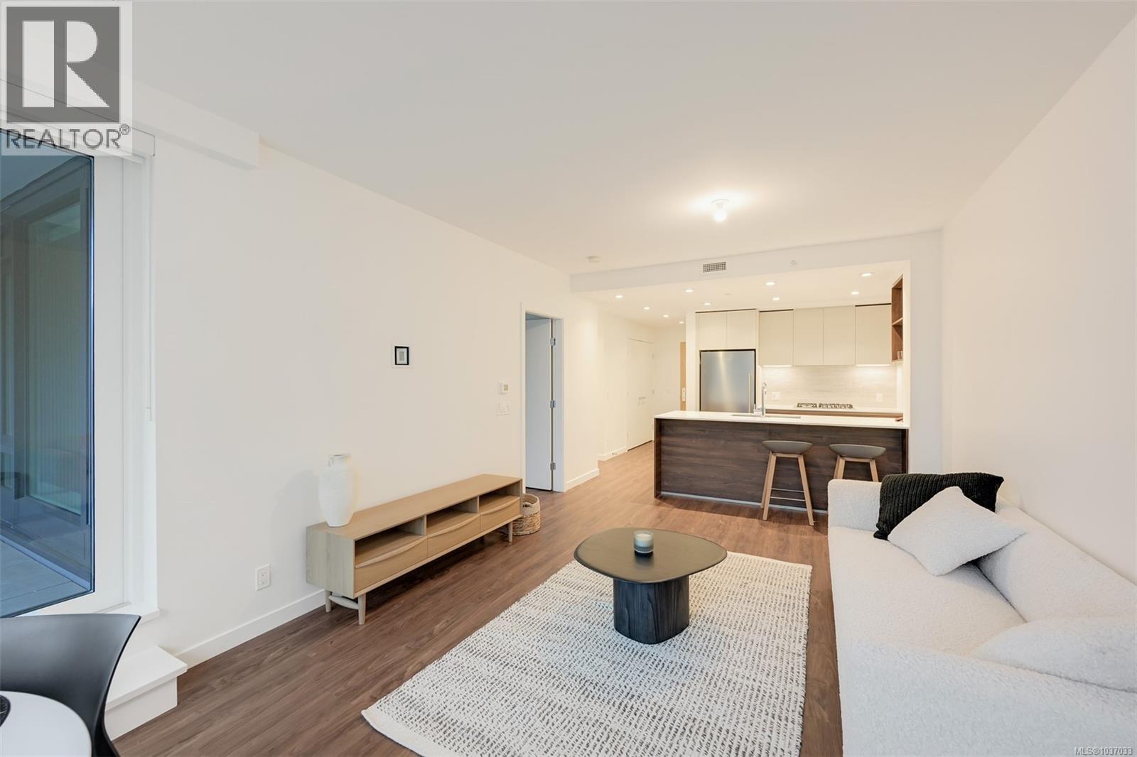 #204 363 Tyee Rd - 16