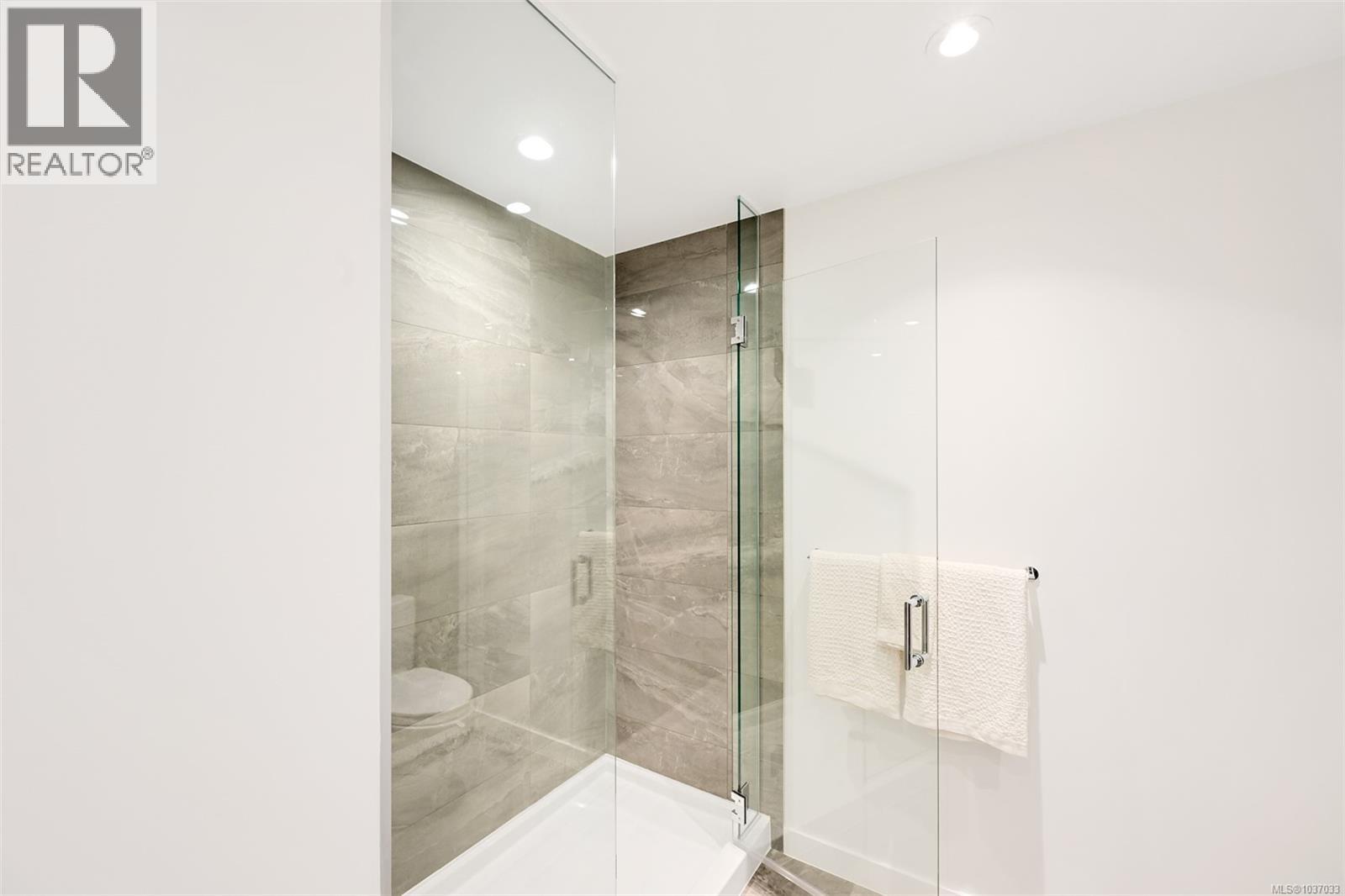 #204 363 Tyee Rd - 19