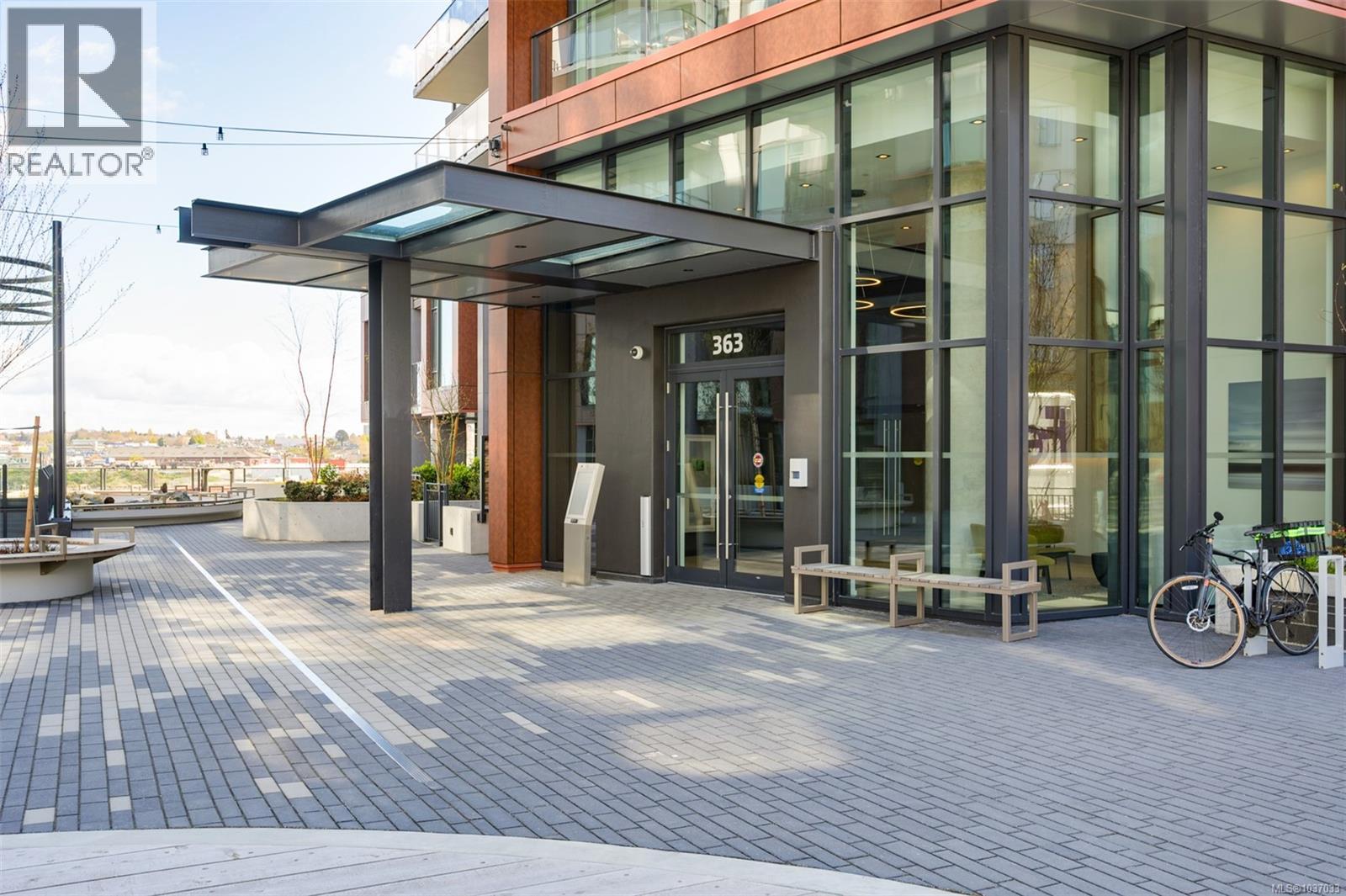 #204 363 Tyee Rd - 45