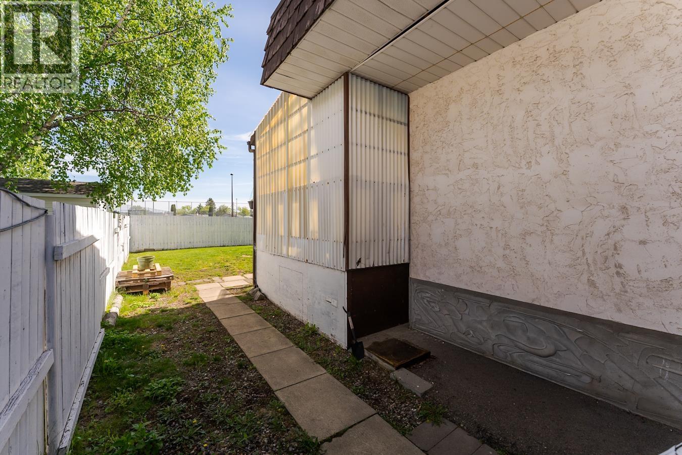 1086 LIMESTONE CRESCENT - 35