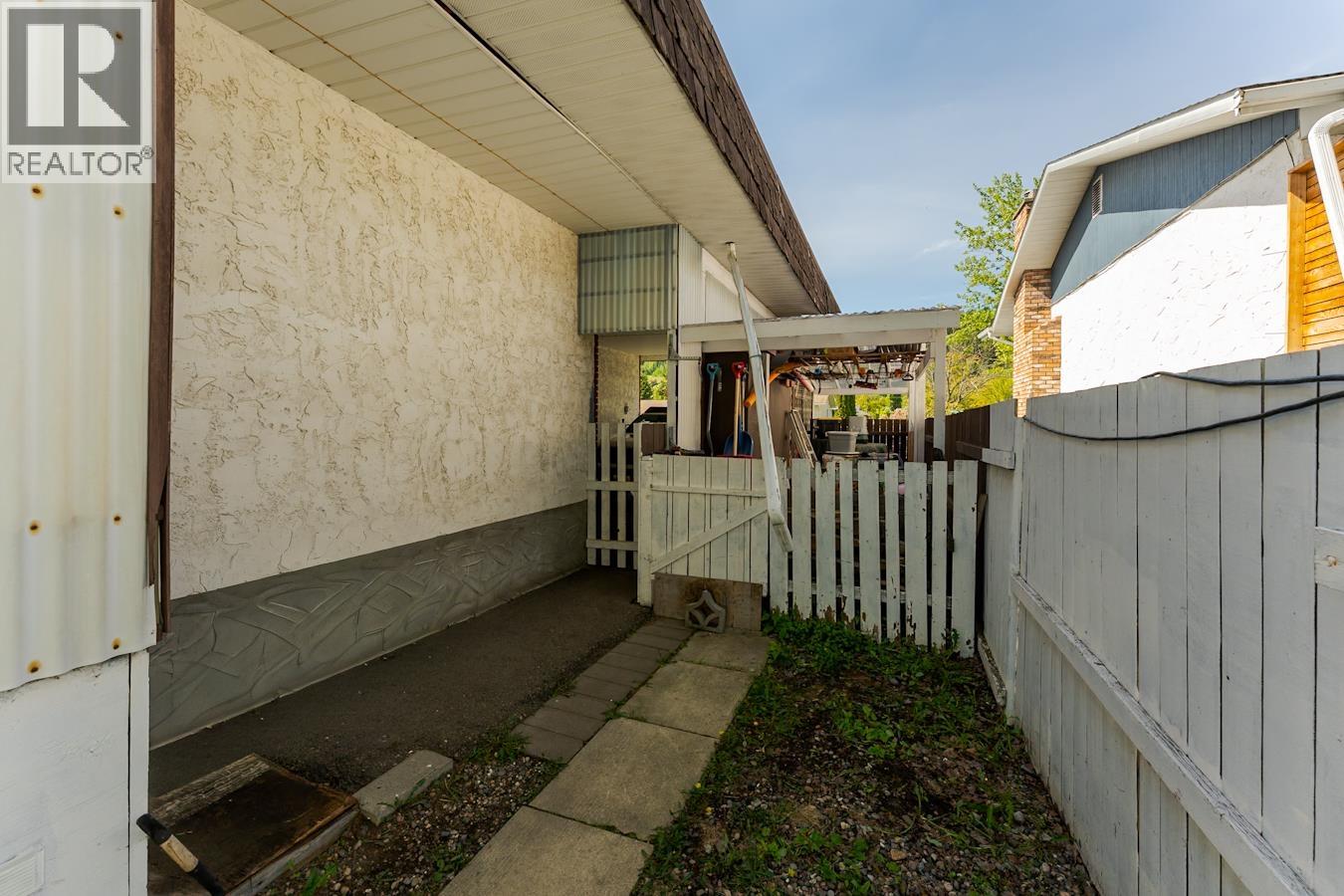 1086 LIMESTONE CRESCENT - 37