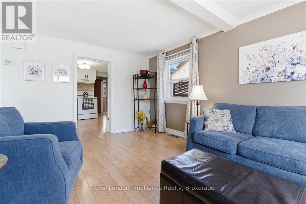 14 RAMSAY AVENUE - 16